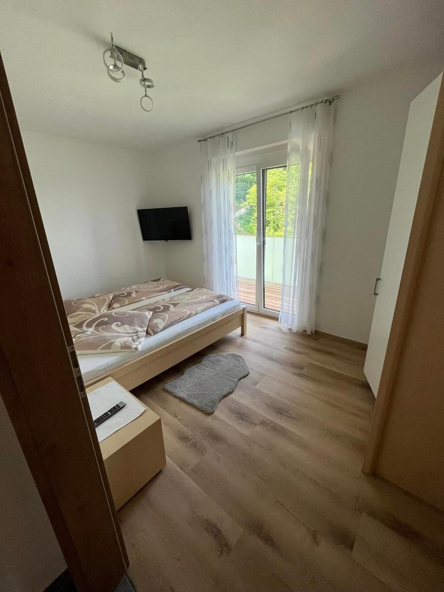 Gastehaus Dollenz Apartment Tiebitsch Bagian luar foto