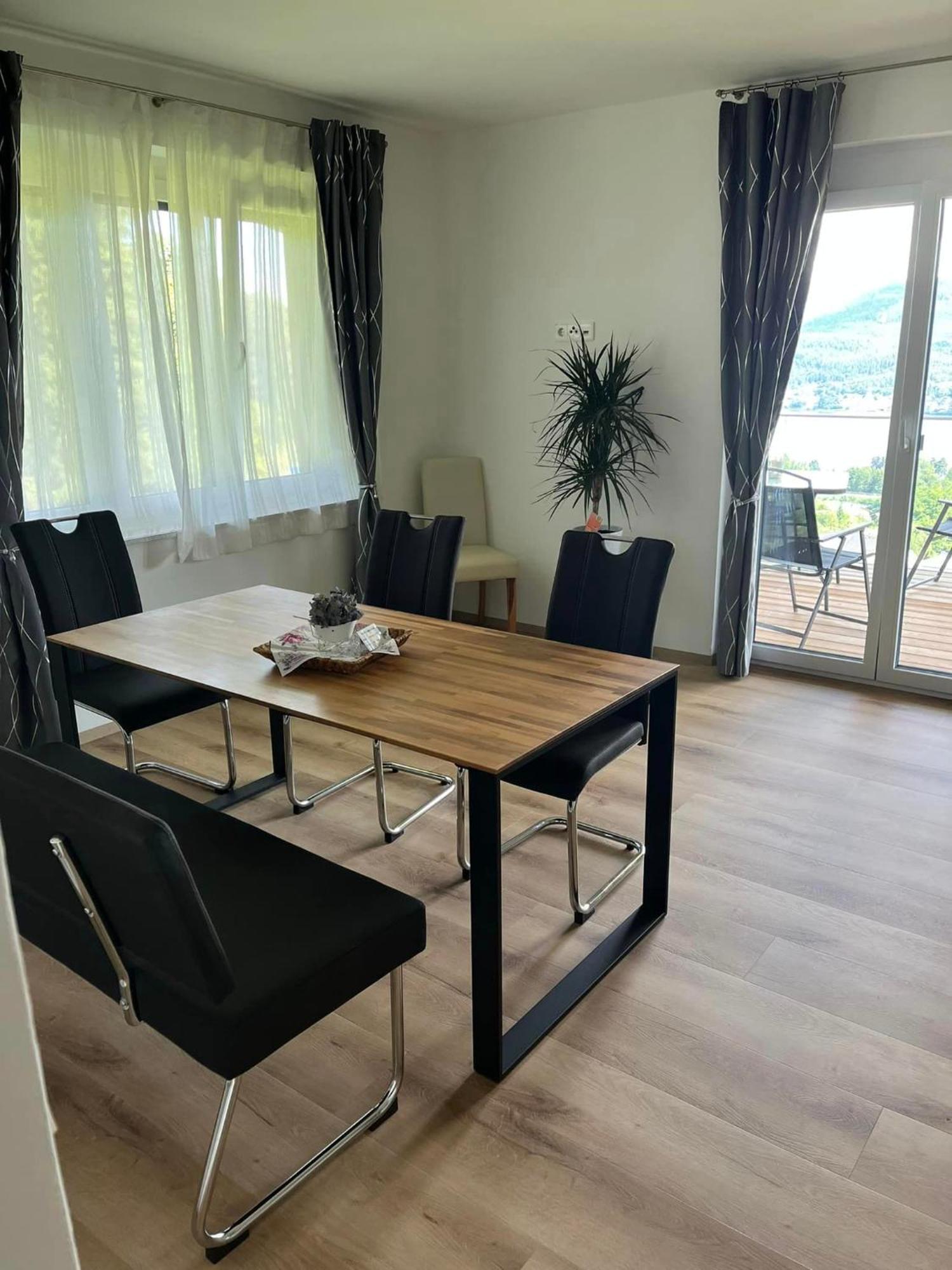 Gastehaus Dollenz Apartment Tiebitsch Bagian luar foto